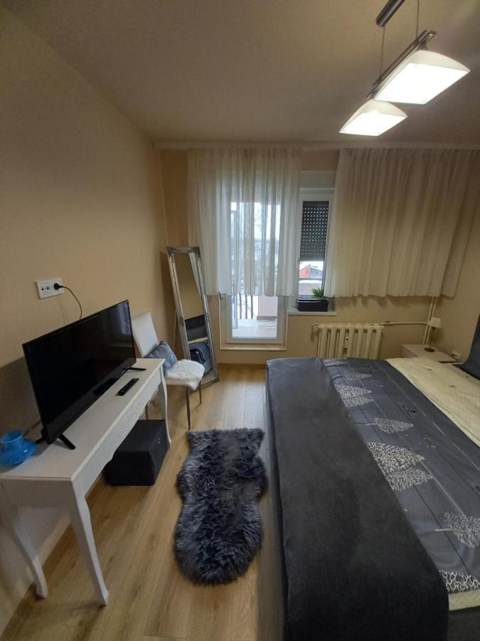 Tei Lägenhet Oradea Exteriör bild